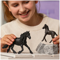 Schleich - Horse Club - Friesenhengst - Action- und Spielzeugfiguren - 13975