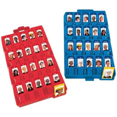 HASBRO Indovina Chi Travel board game featuring red and blue plastic with 12 slots each, designed for Italian edition play.