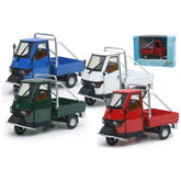 Piaggio Ape 50 Cross Country 1:18 die-cast truck made of plastic with rubber wheels and clear plastic windows and bumpers.