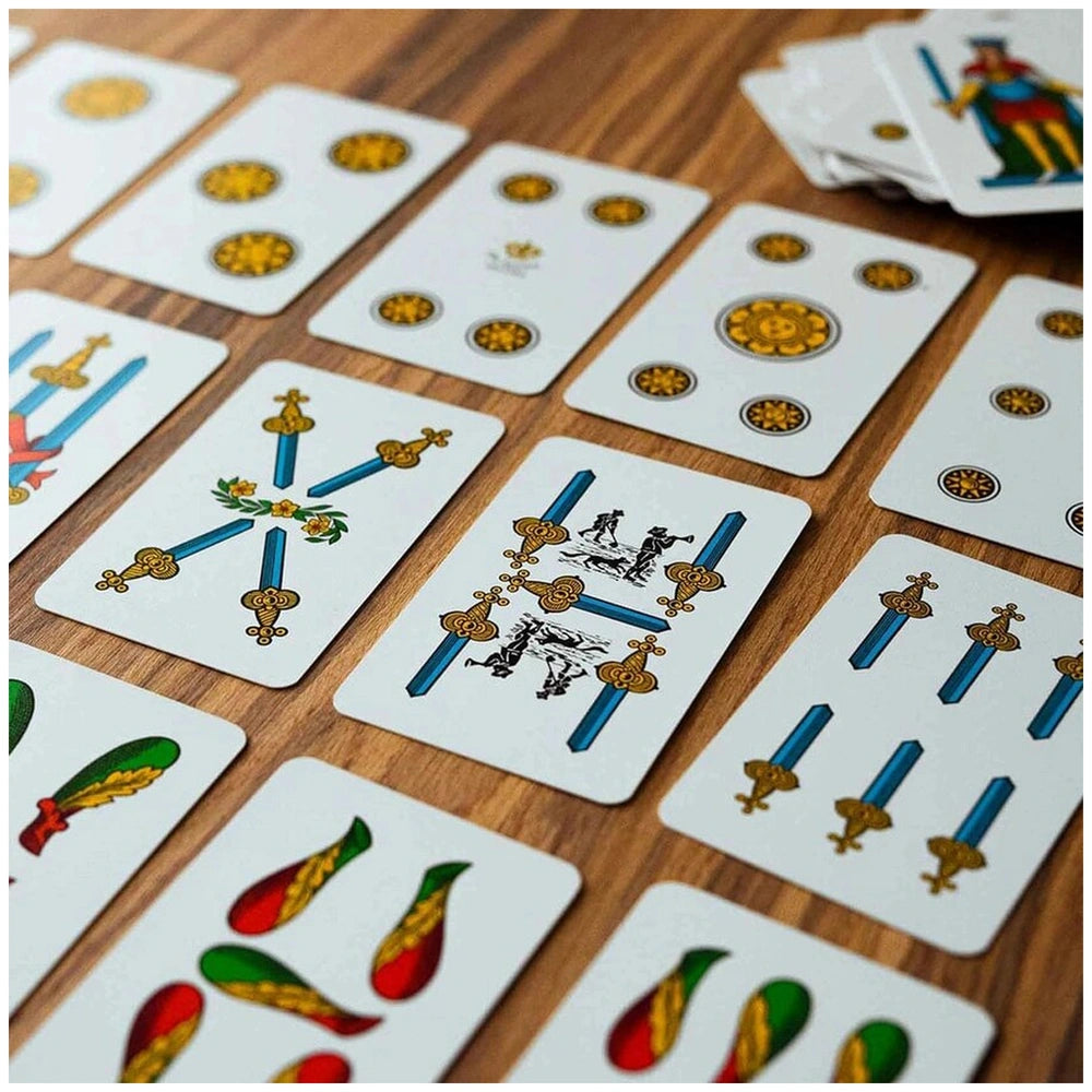 Dal Negro Neapolitan Pro Cards N.82 in red case, featuring colorful printed designs on cardstock.