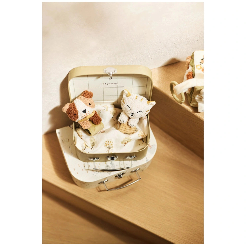 Jollein Wrist Rattle Tiny Park Mick Dog features two teddy bears on a wooden shelf with a suitcase and various clasps.